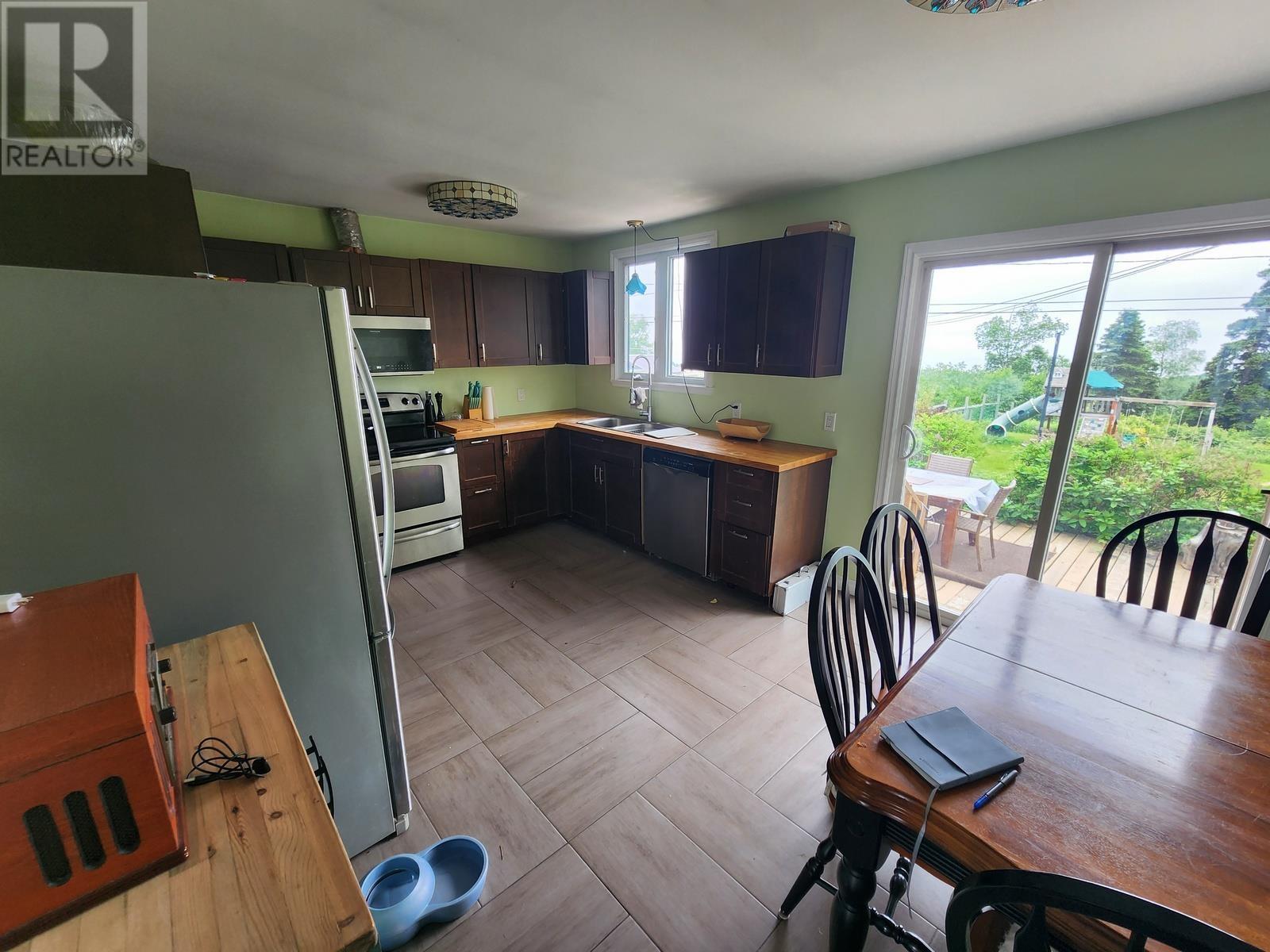 94 LAKEVIEW DR - 14