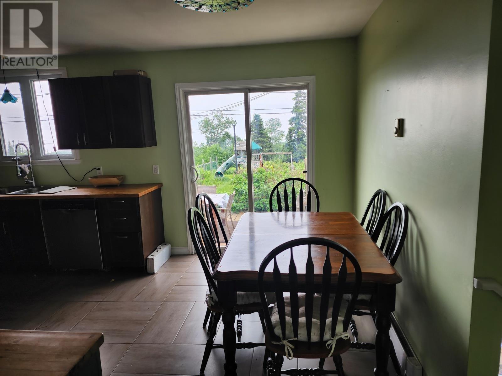 94 LAKEVIEW DR - 4