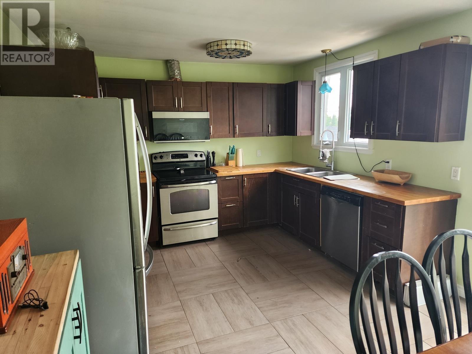 94 LAKEVIEW DR - 5