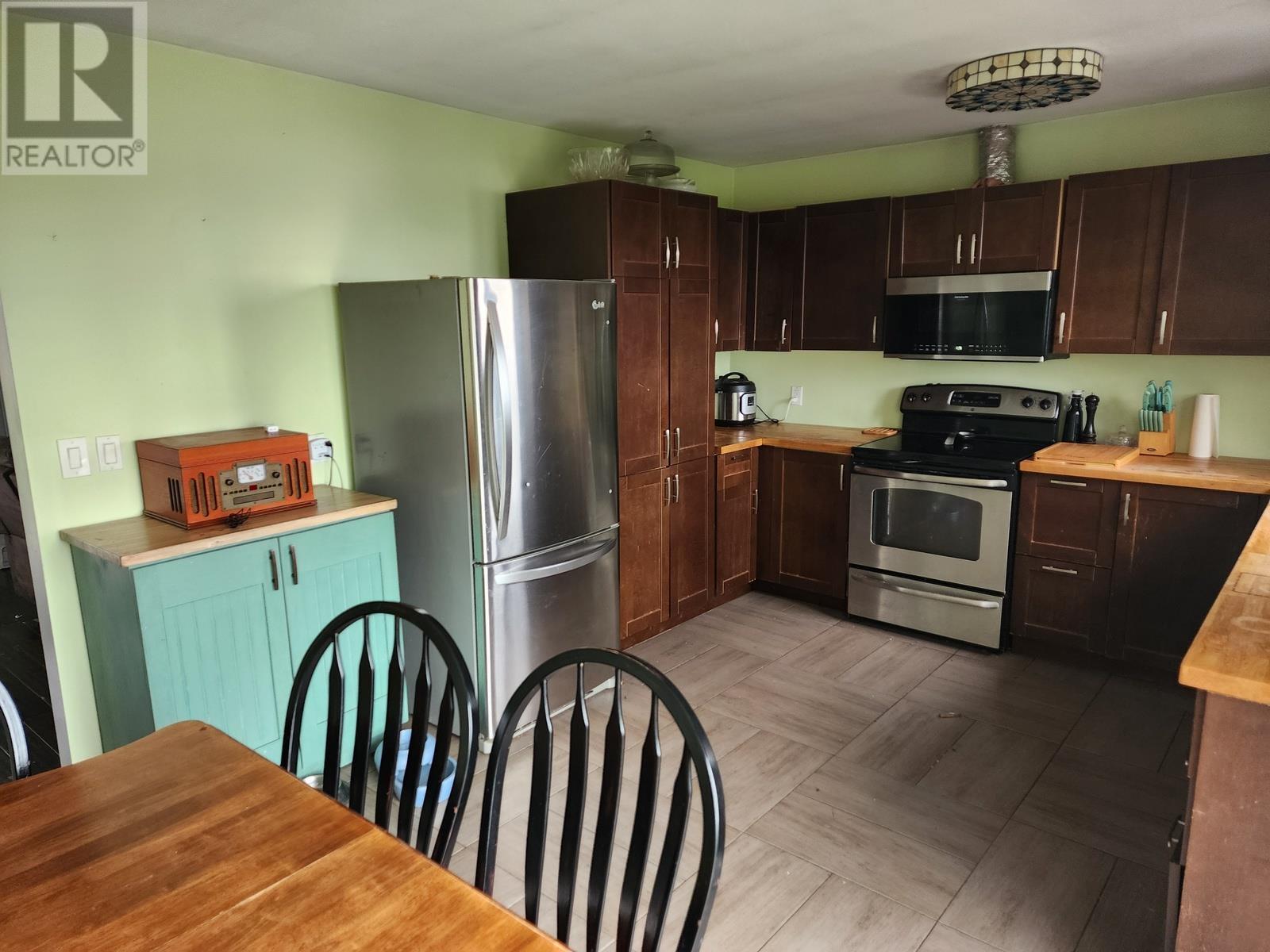 94 LAKEVIEW DR - 6