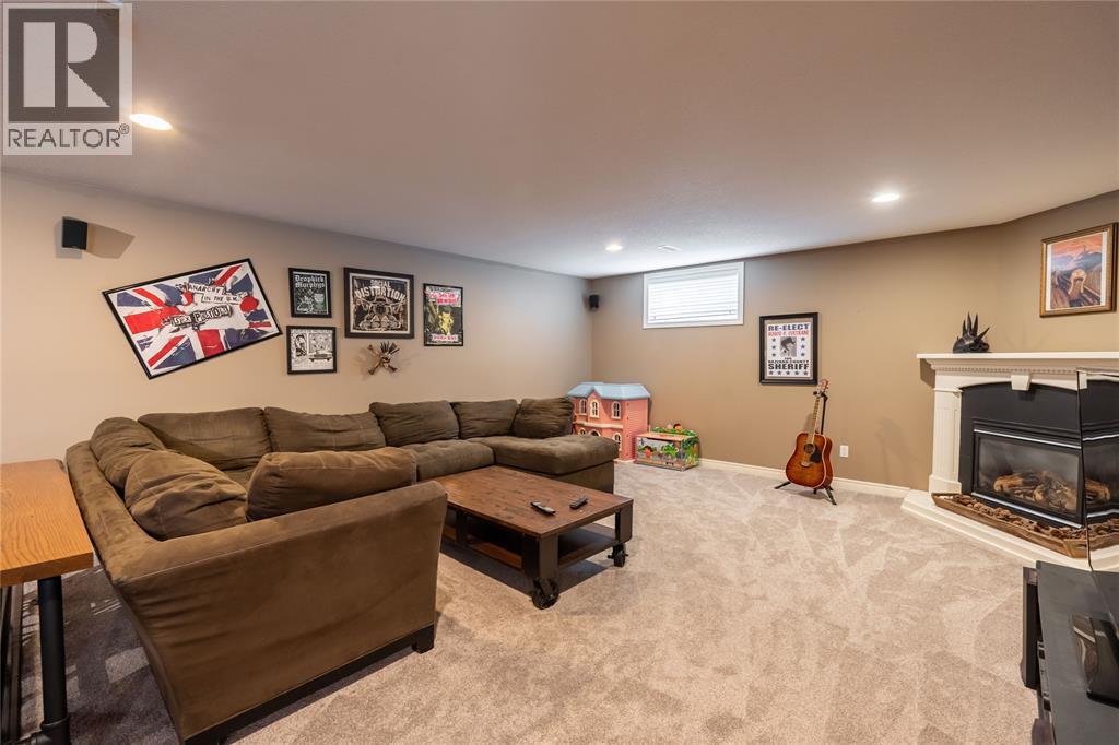 968 ST CLAIR PARKWAY - 19