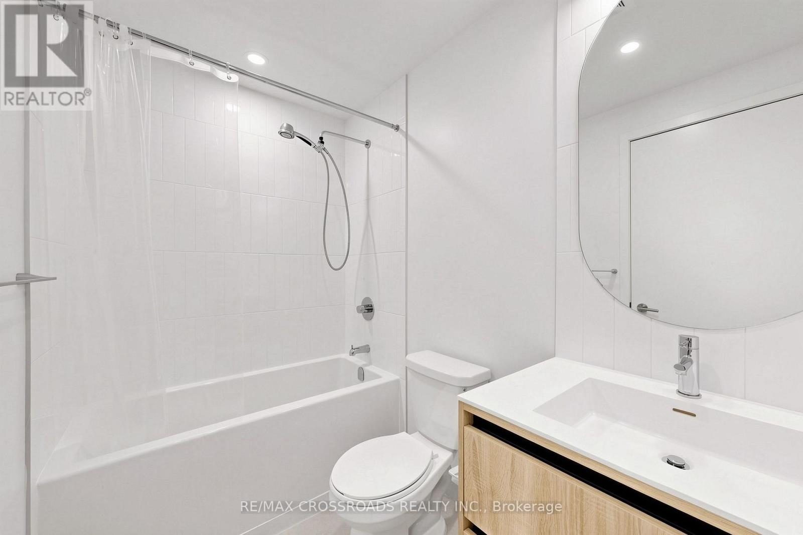 #902 7950 BATHURST STREET - 18