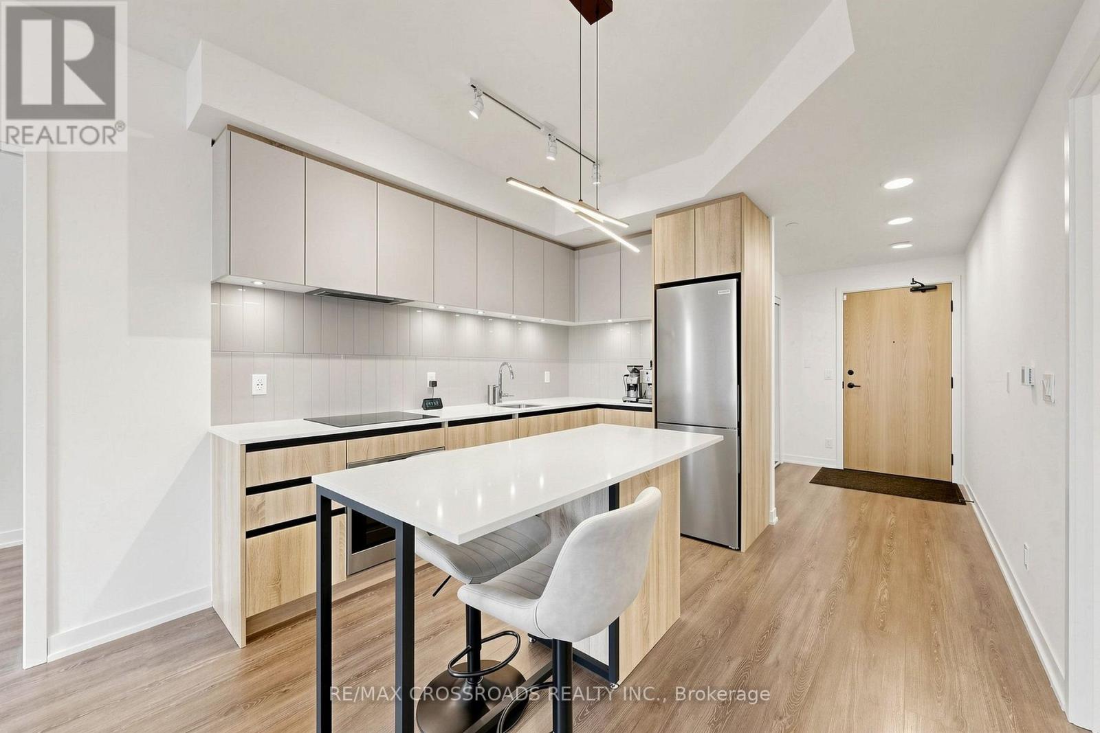 #902 7950 BATHURST STREET - 6