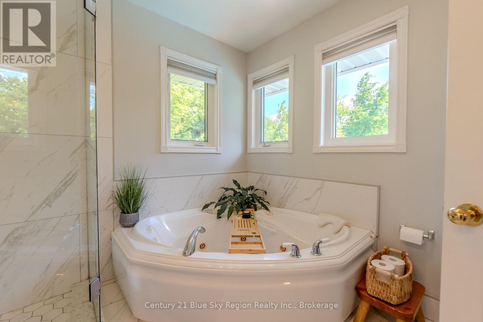 77 JANEY AVENUE - 32