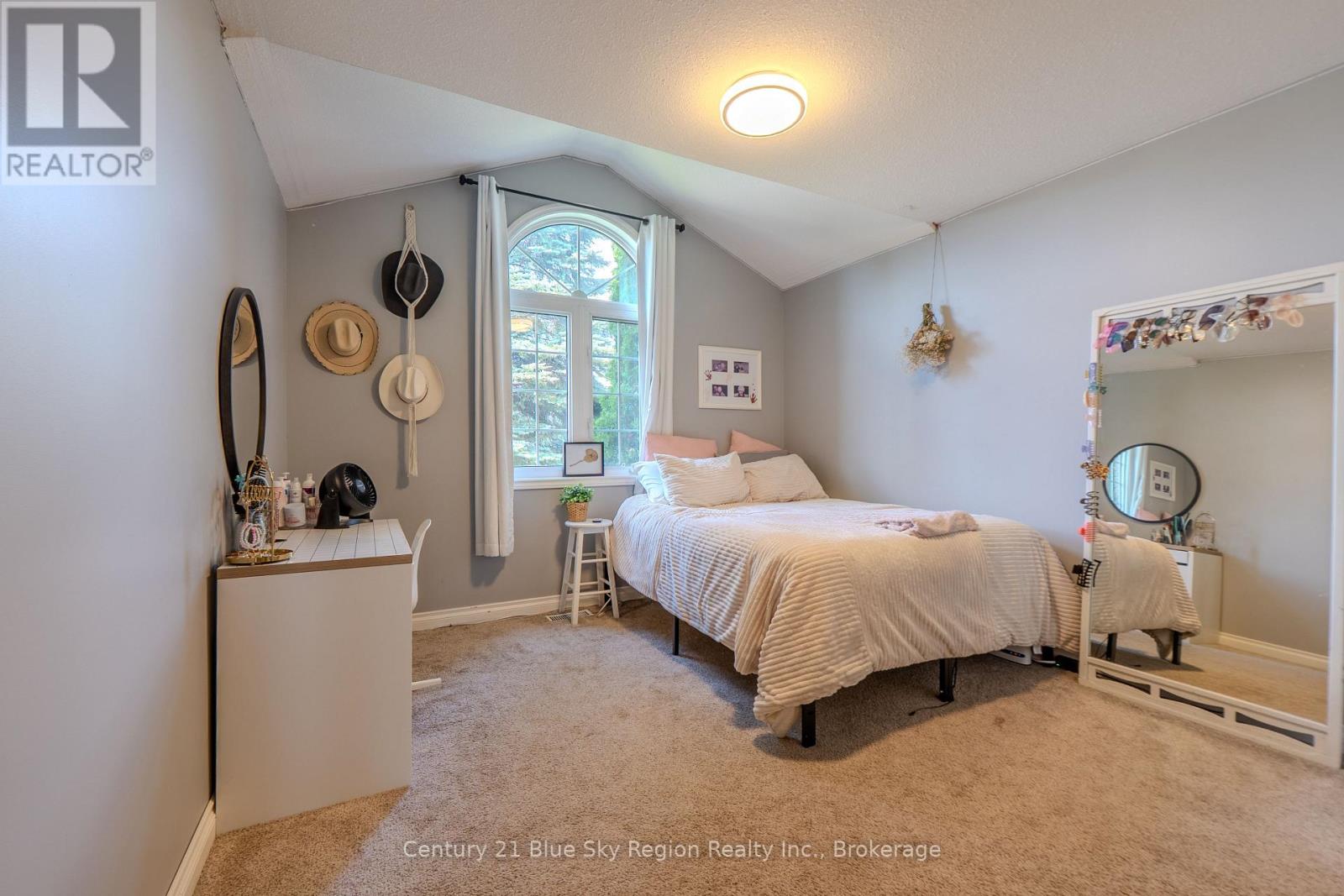 77 JANEY AVENUE - 33