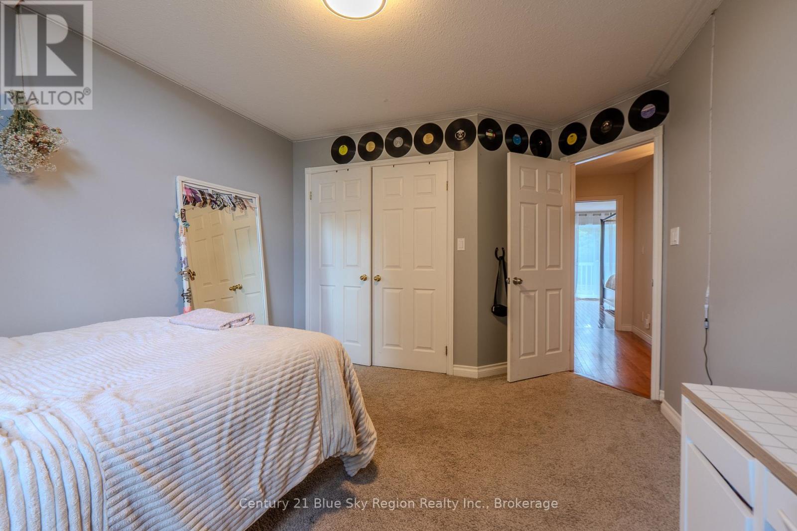 77 JANEY AVENUE - 34