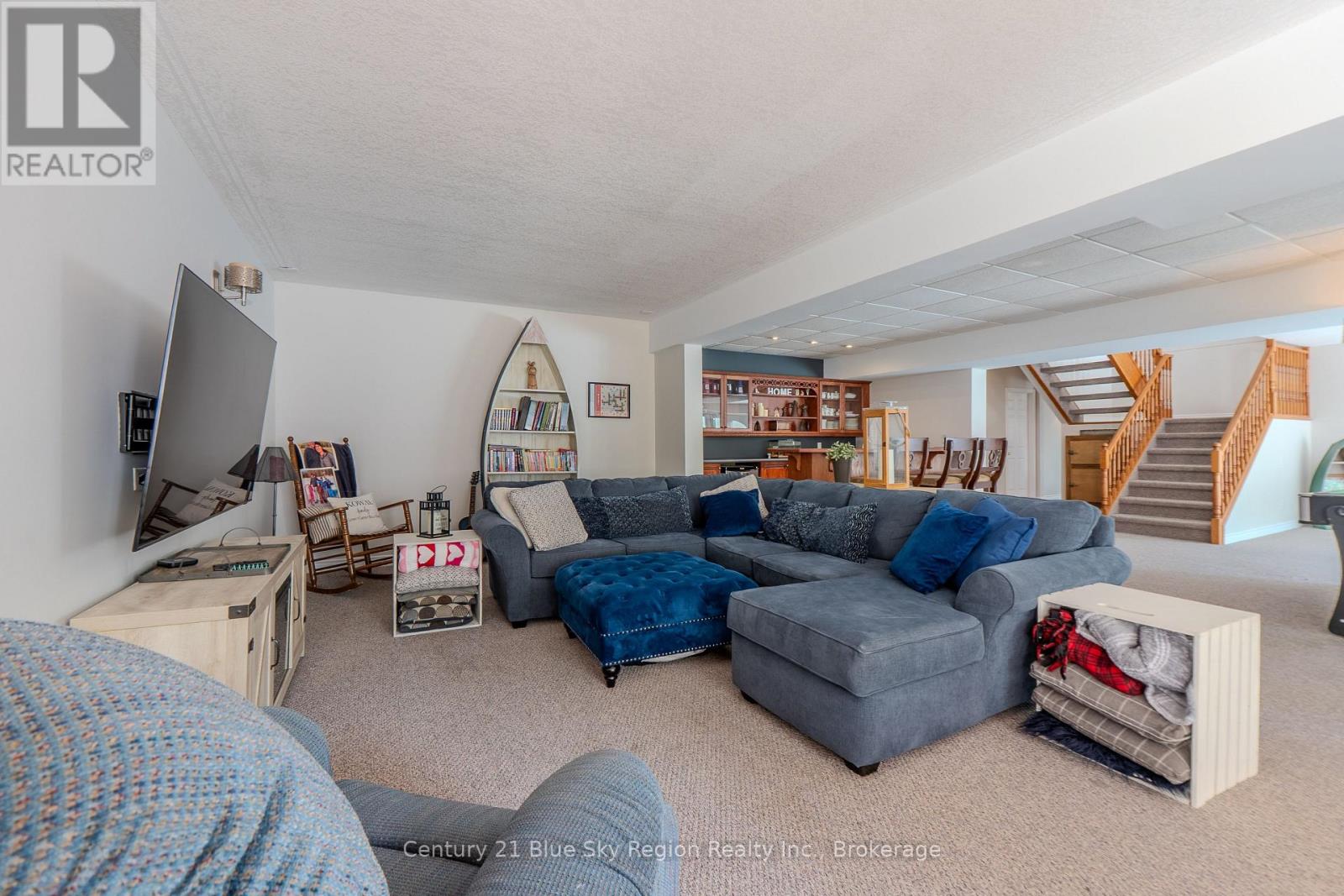 77 JANEY AVENUE - 42