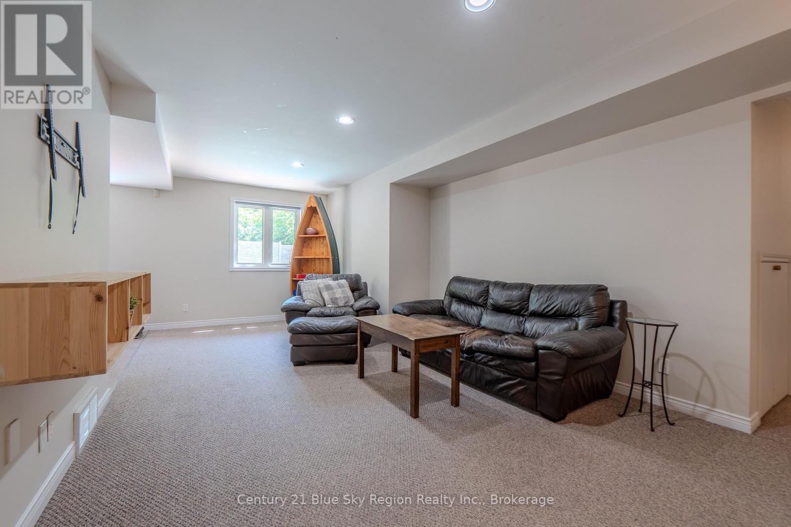 77 JANEY AVENUE - 44