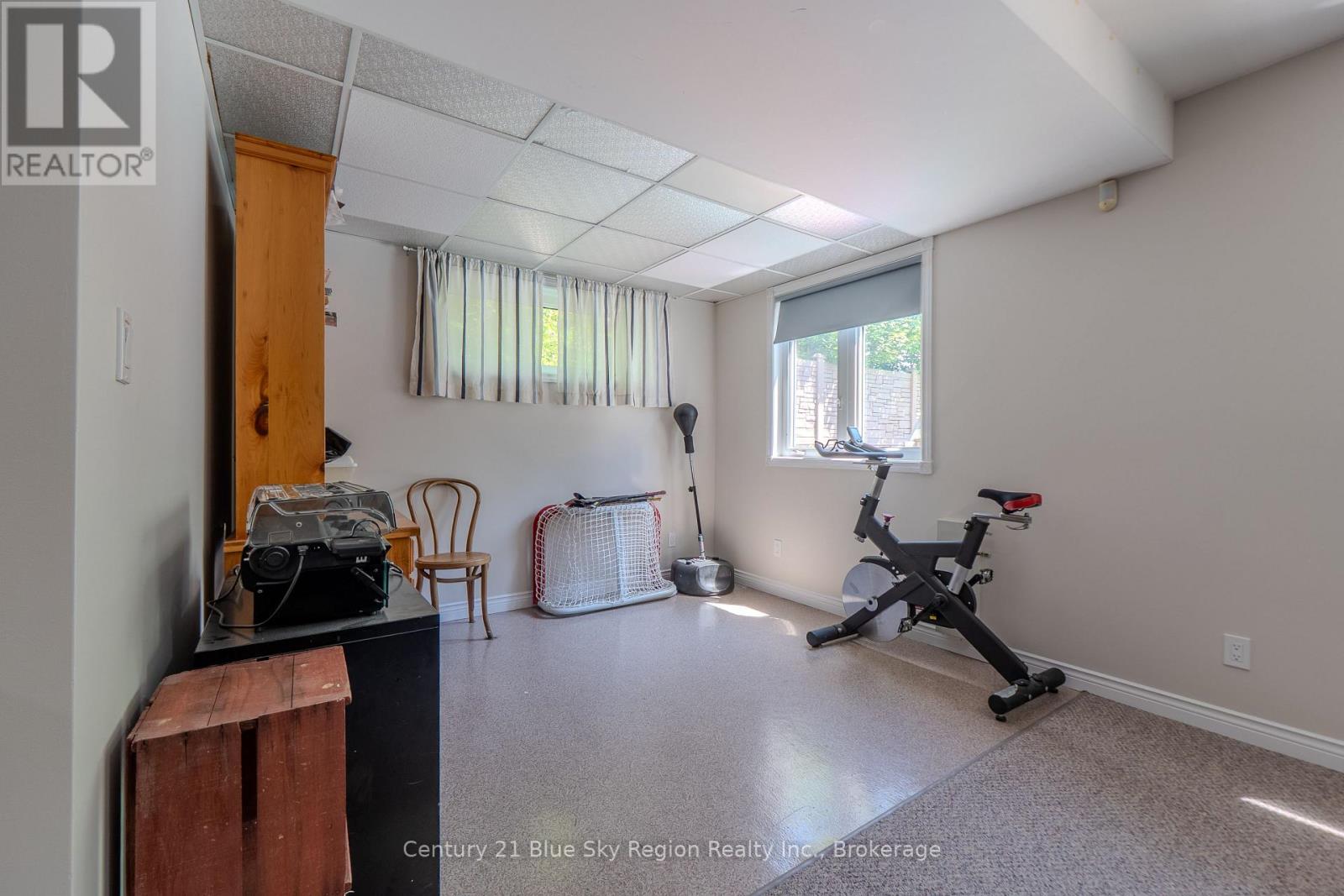 77 JANEY AVENUE - 46