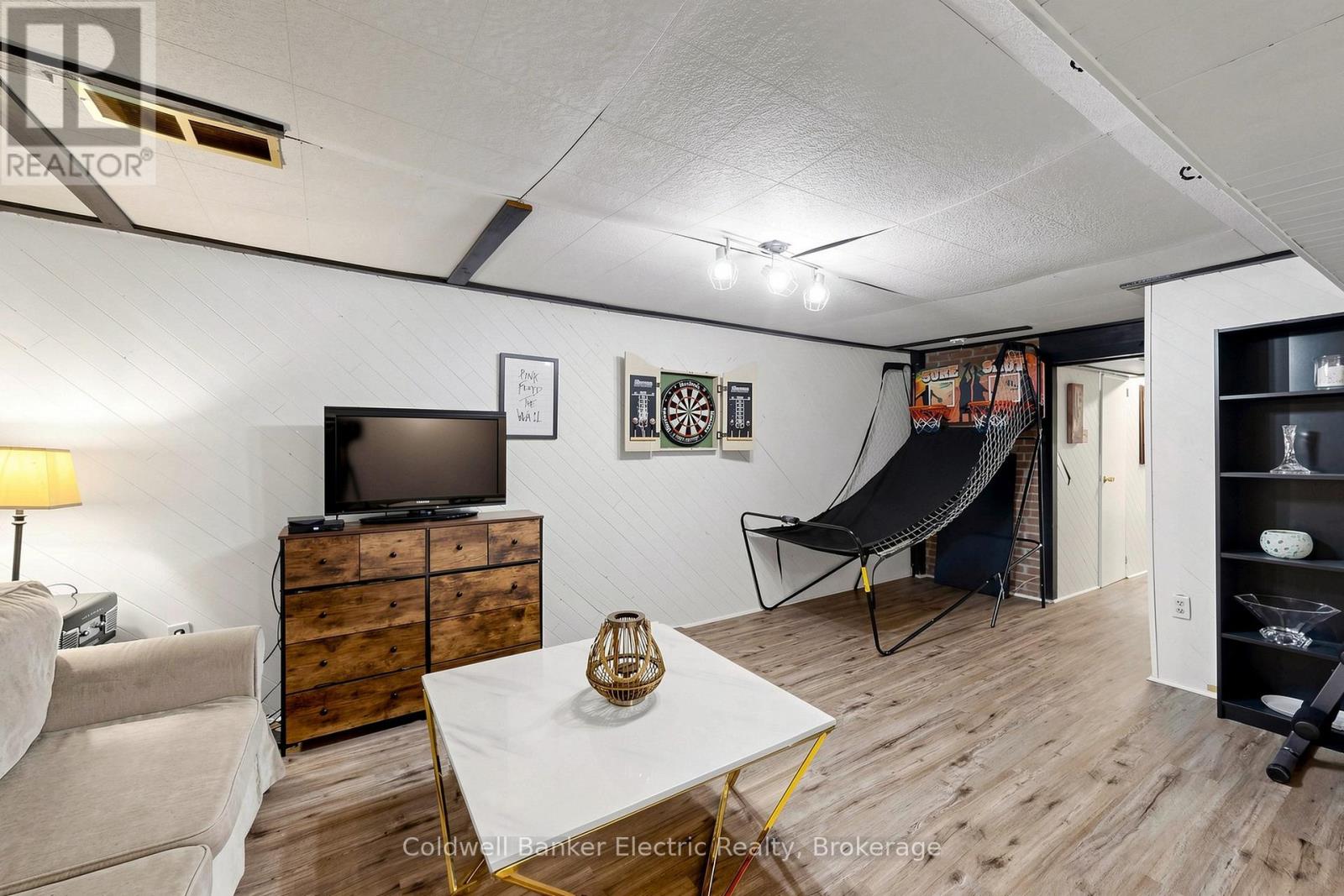 900 SOUTHRIDGE STREET - 29