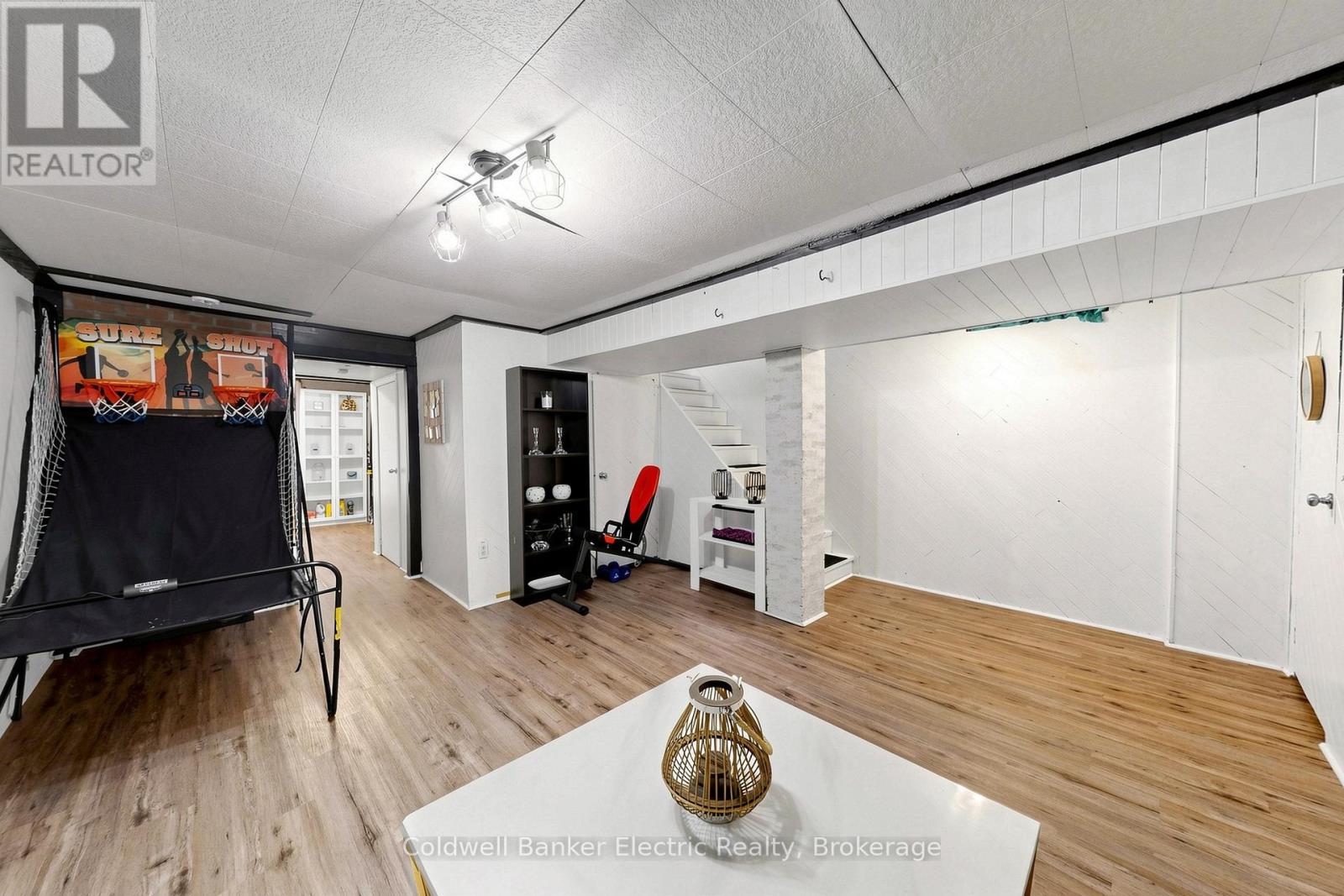 900 SOUTHRIDGE STREET - 30