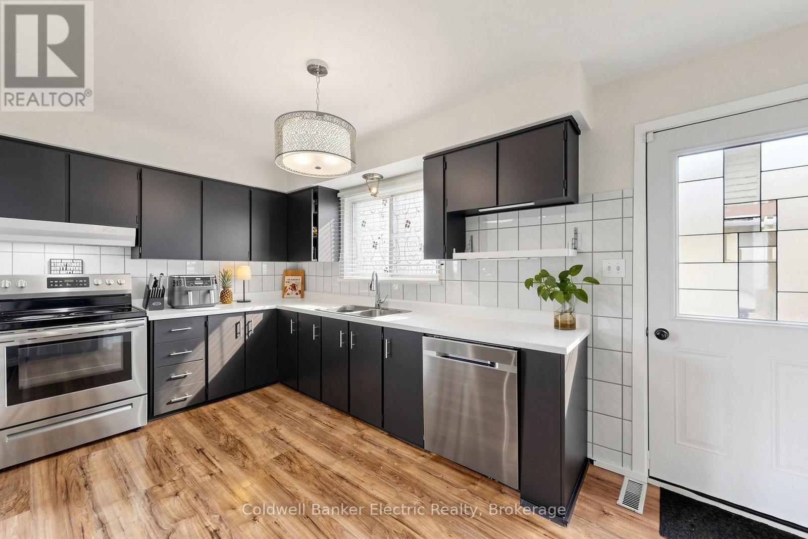 900 SOUTHRIDGE STREET - 9