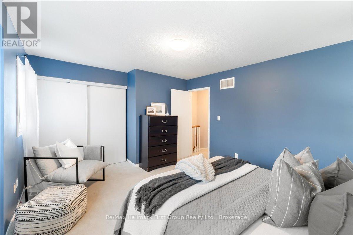 9 ALEXIS WAY - 17
