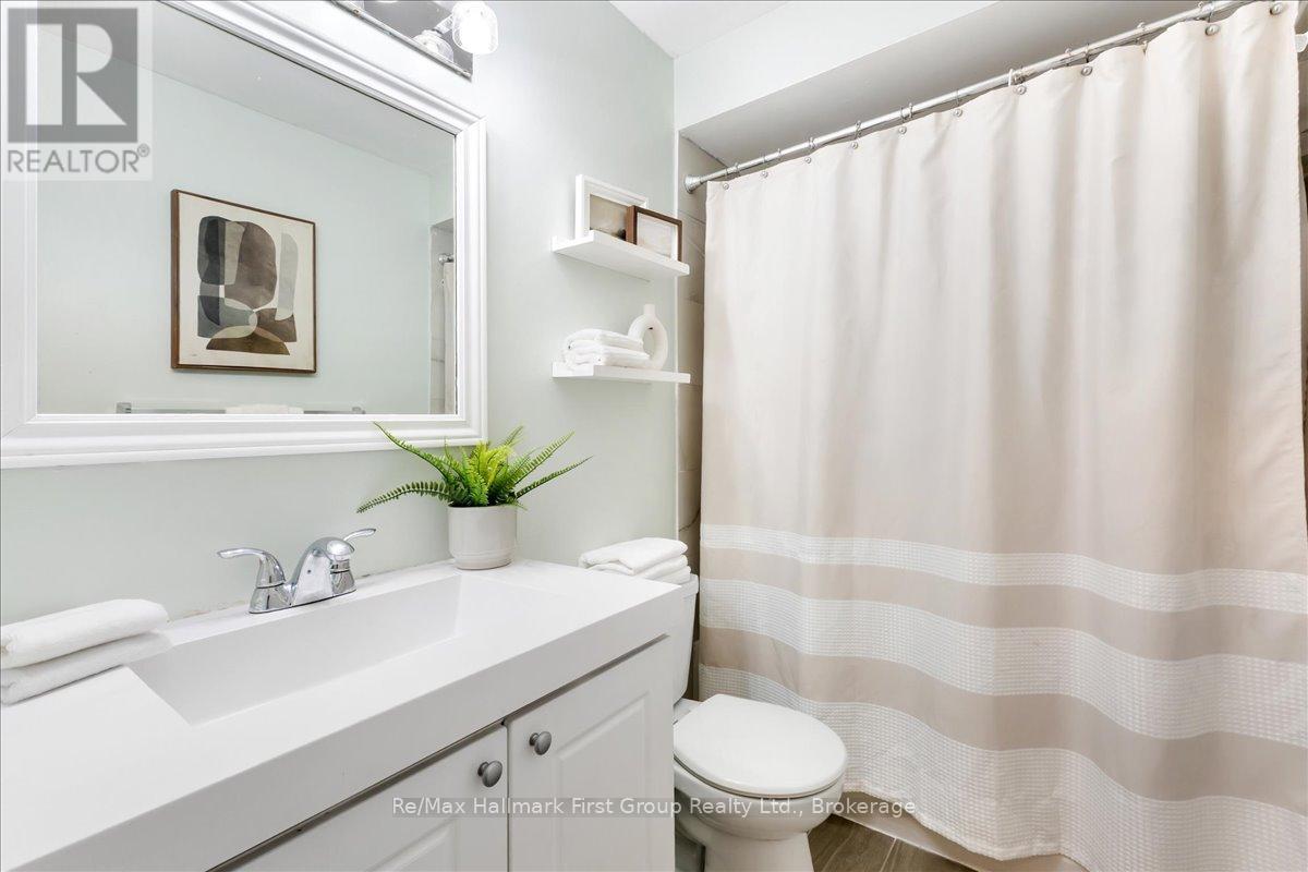 9 ALEXIS WAY - 18