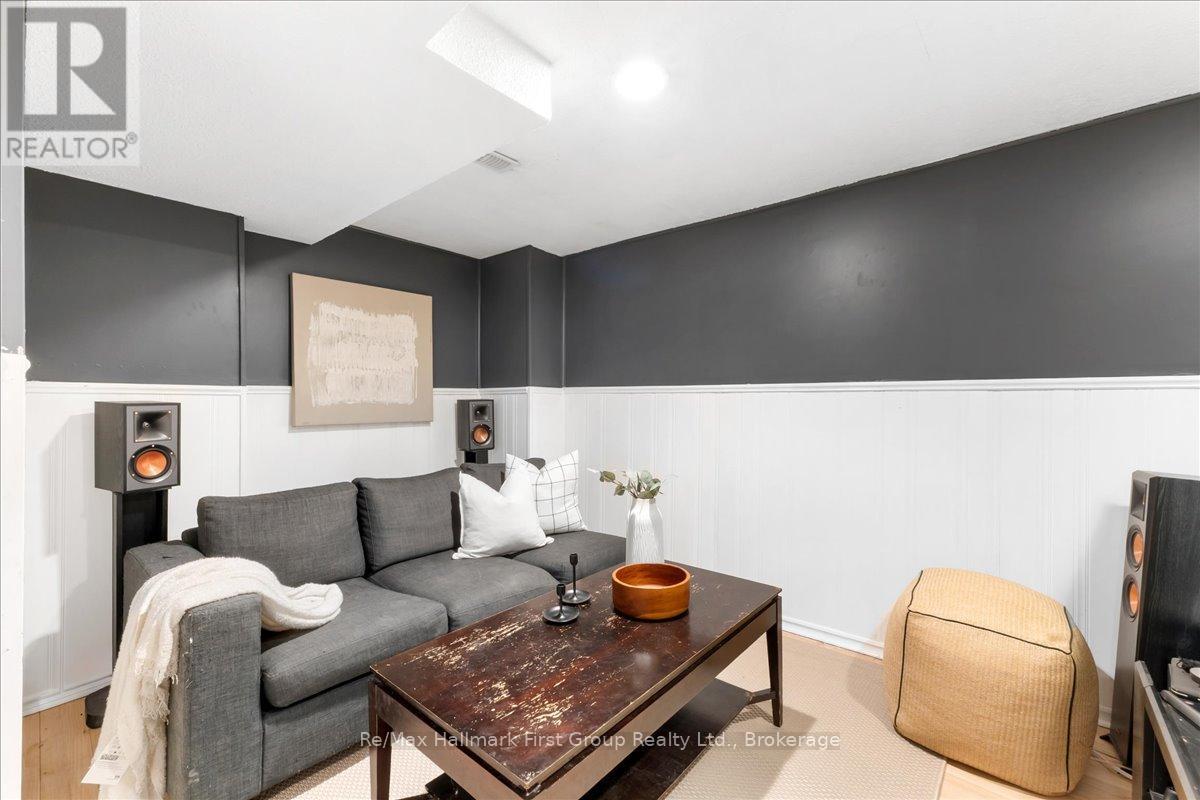9 ALEXIS WAY - 23