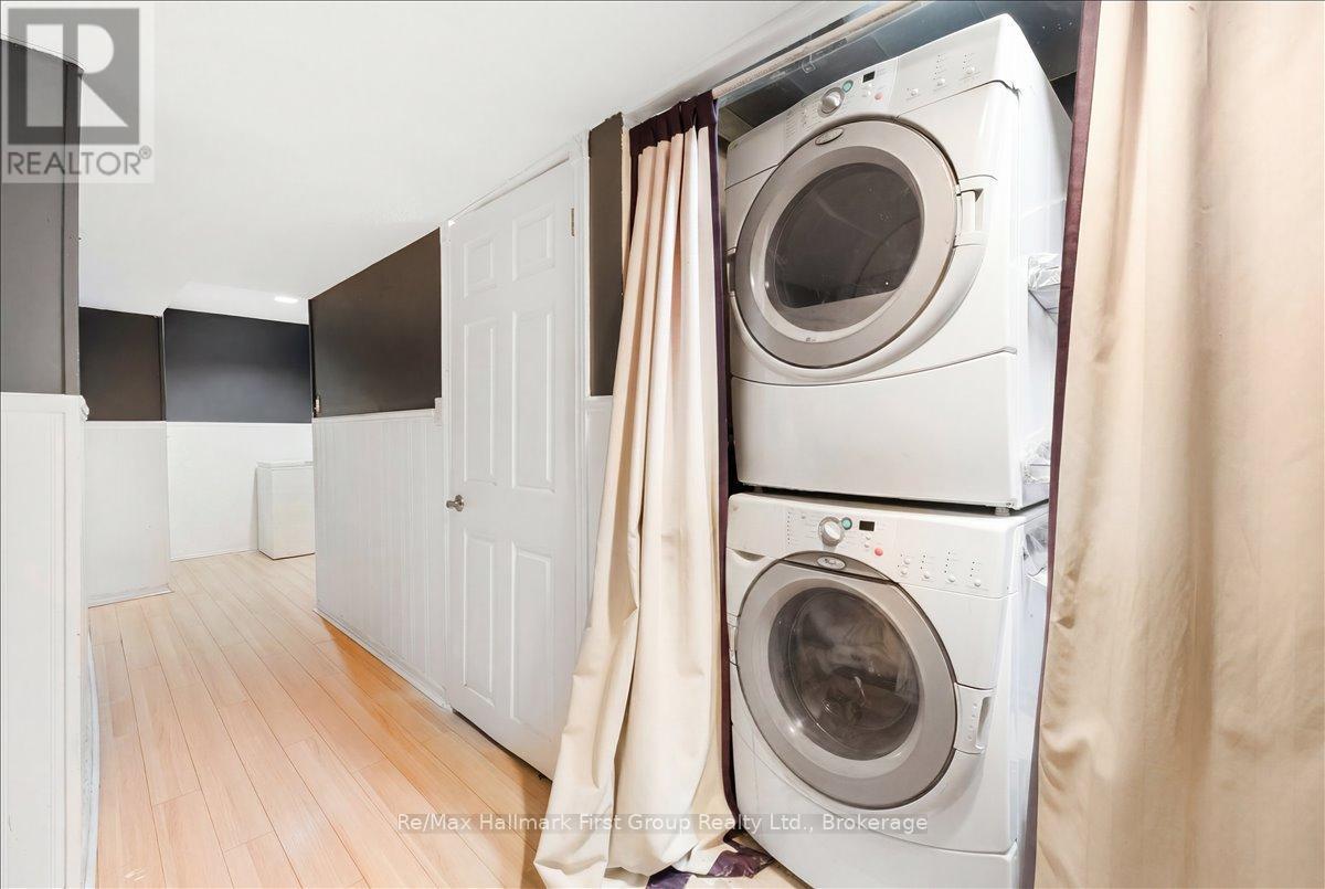 9 ALEXIS WAY - 26