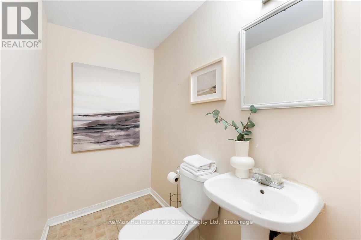 9 ALEXIS WAY - 27