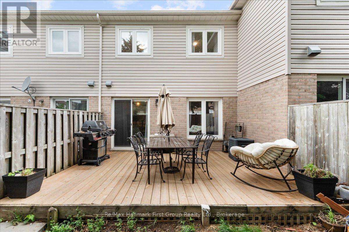 9 ALEXIS WAY - 30