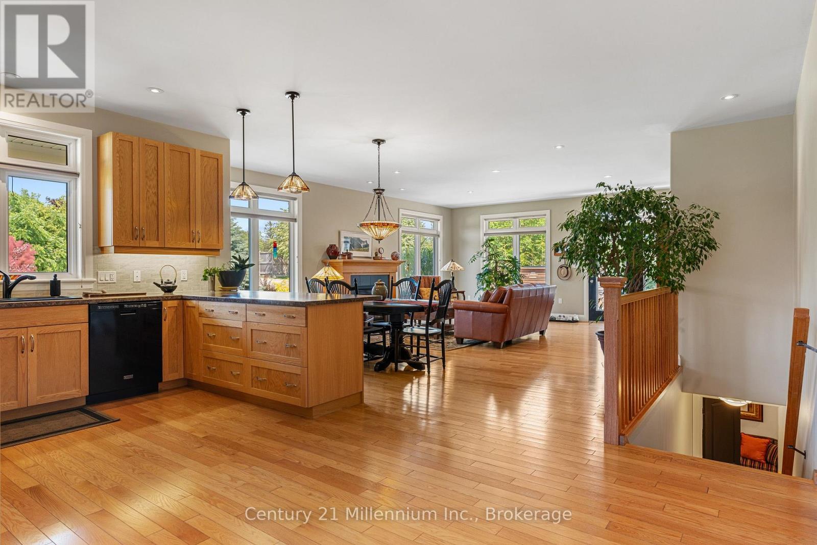 198 EMERALD DRIVE - Image 19