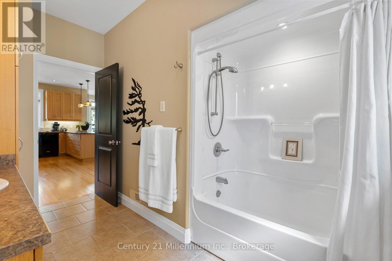 198 EMERALD DRIVE - Image 32