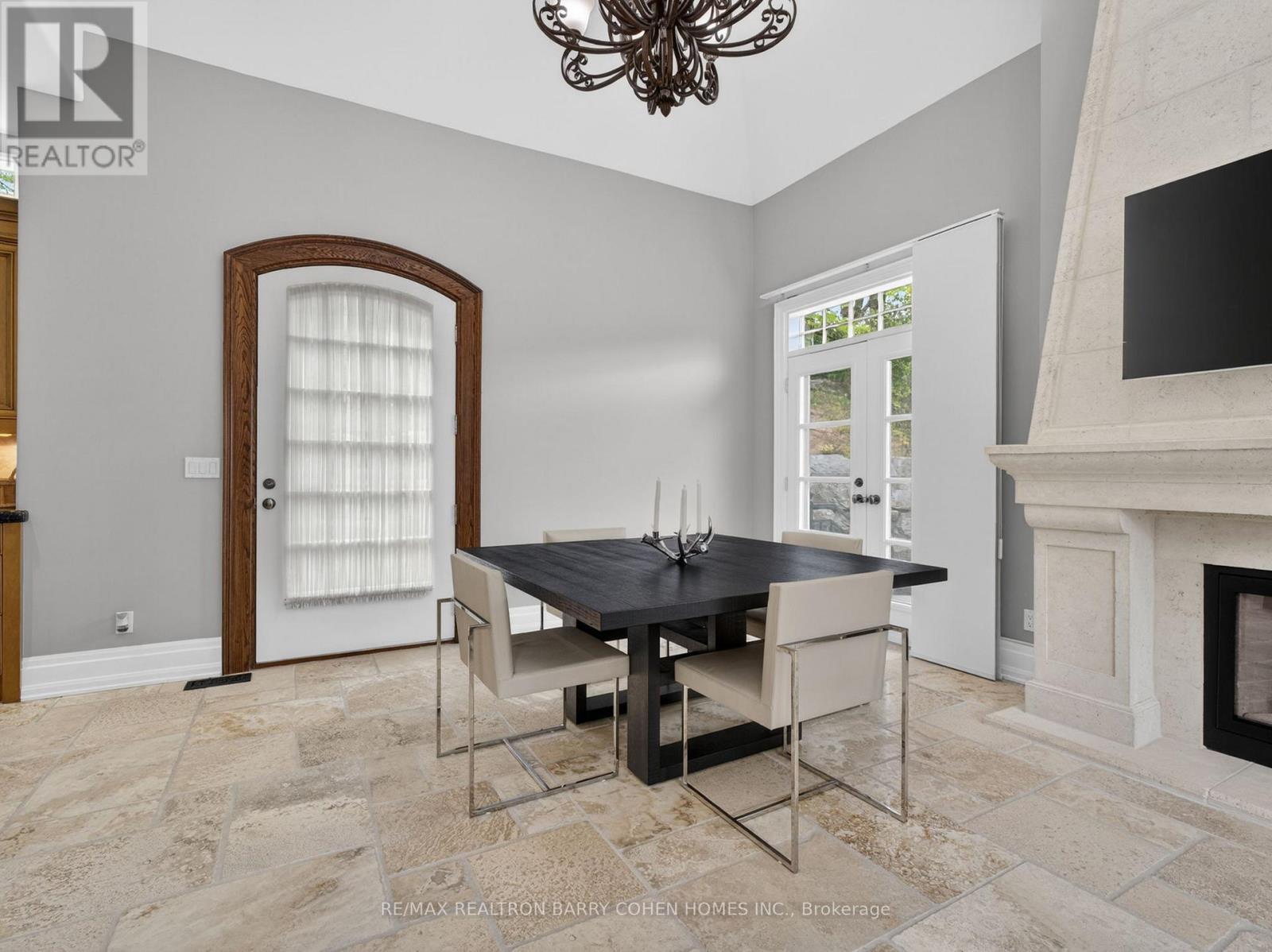 3 LEGACY COURT - 19