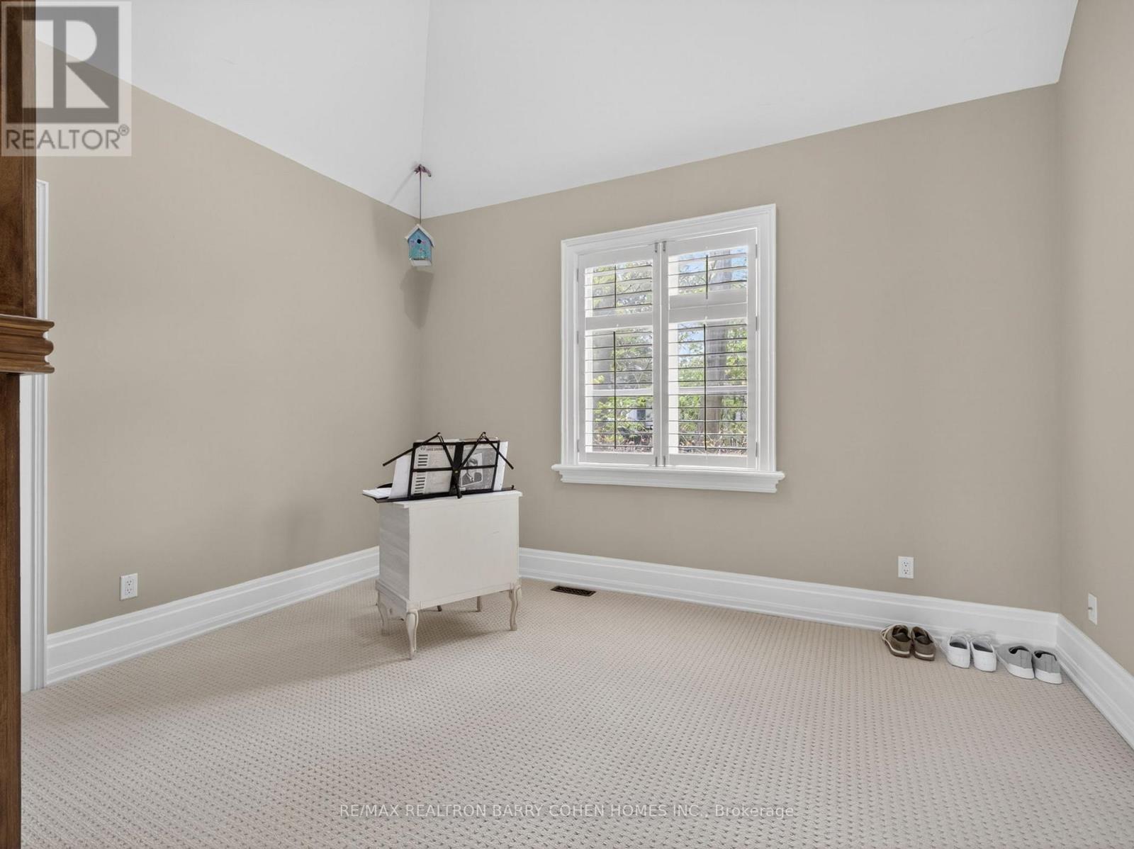 3 LEGACY COURT - 33