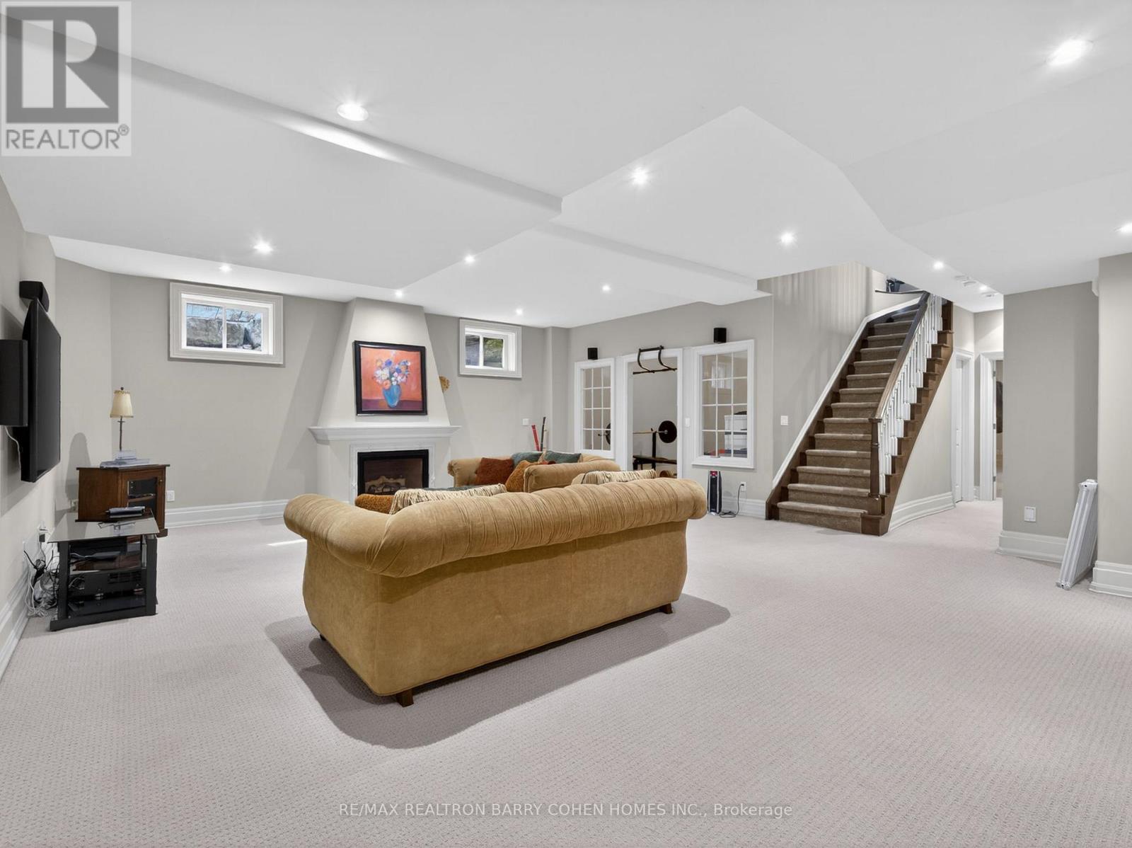 3 LEGACY COURT - 36