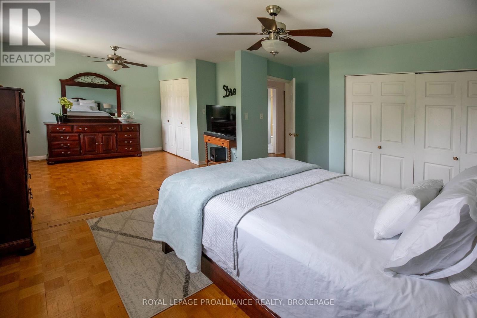 717 LAIDLAW CRESCENT - 13