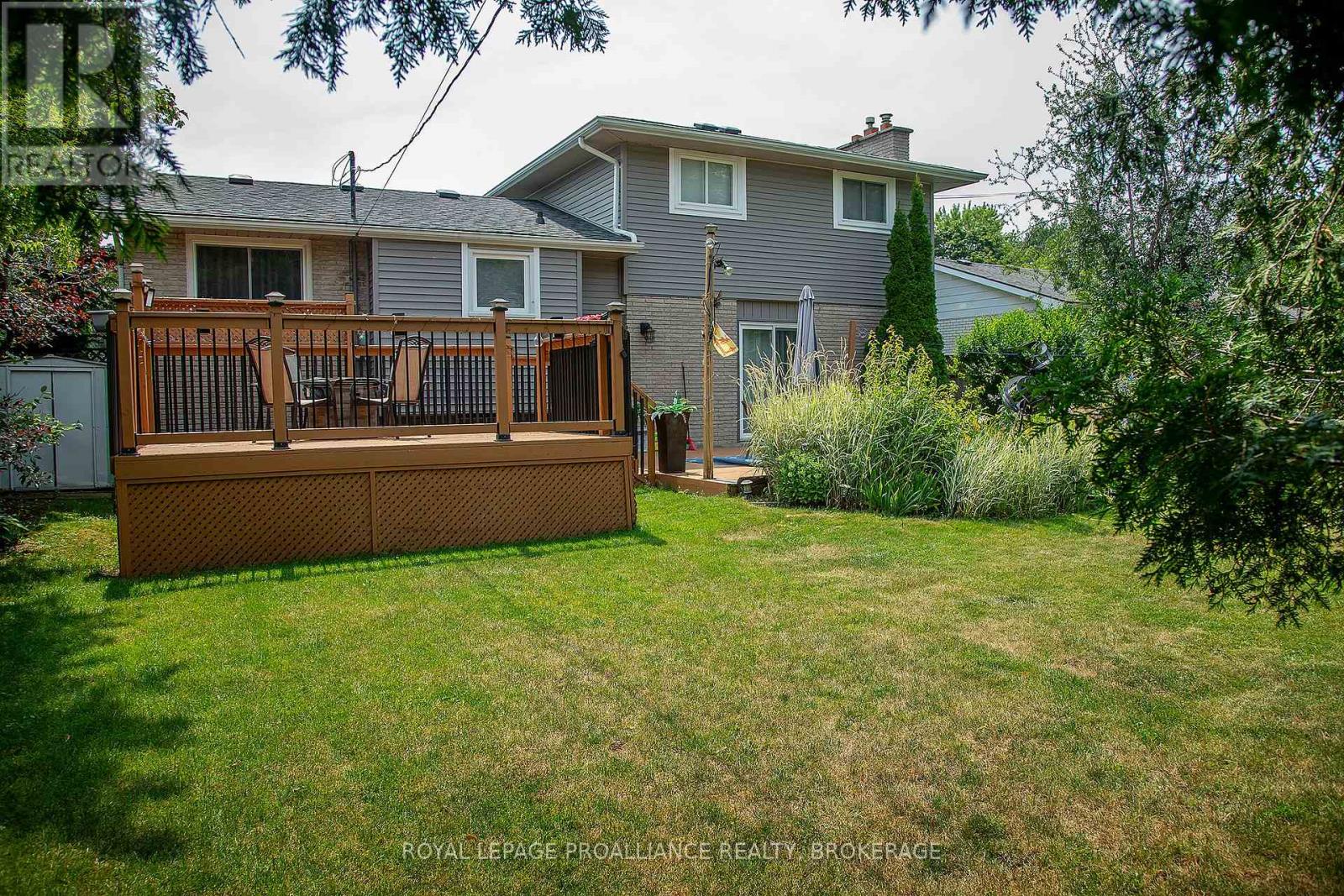 717 LAIDLAW CRESCENT - 24