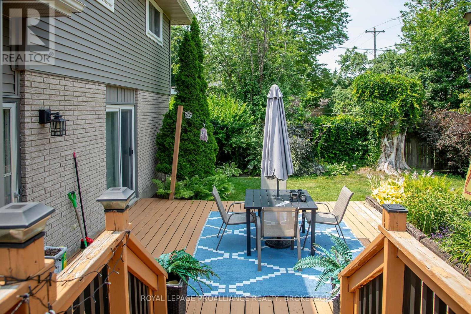717 LAIDLAW CRESCENT - 26
