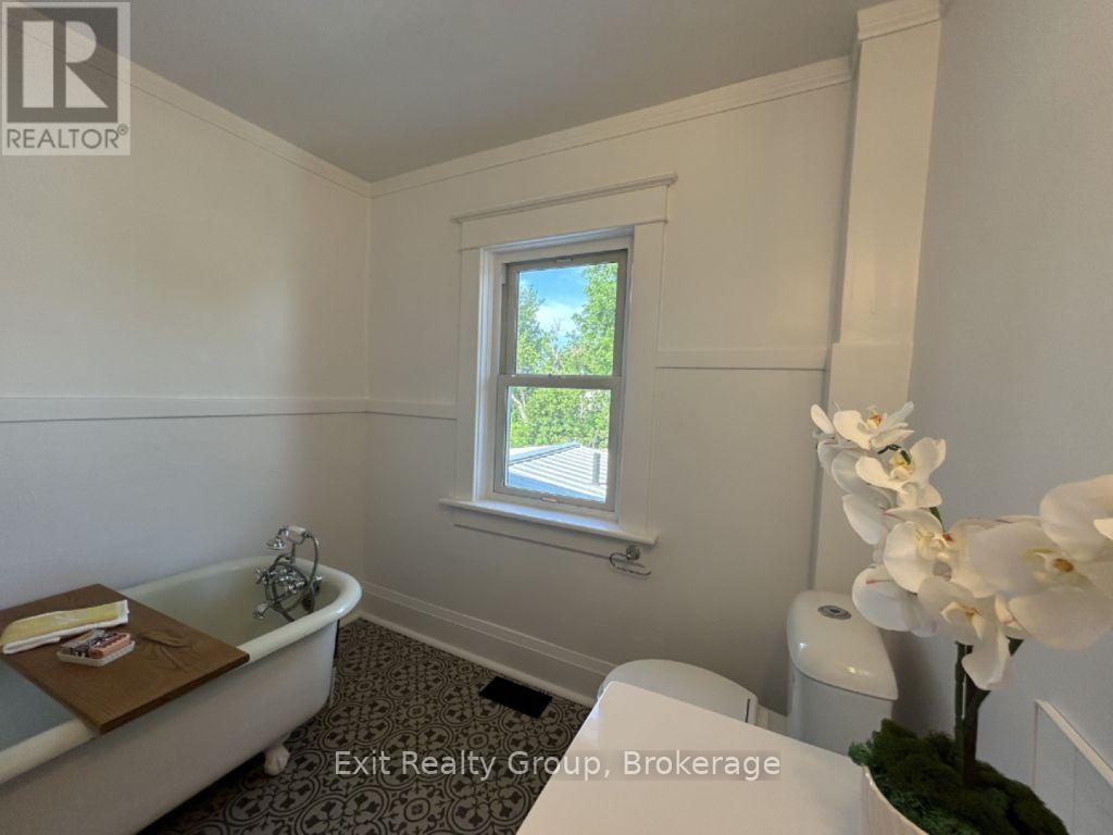 90 BYRON STREET - 21