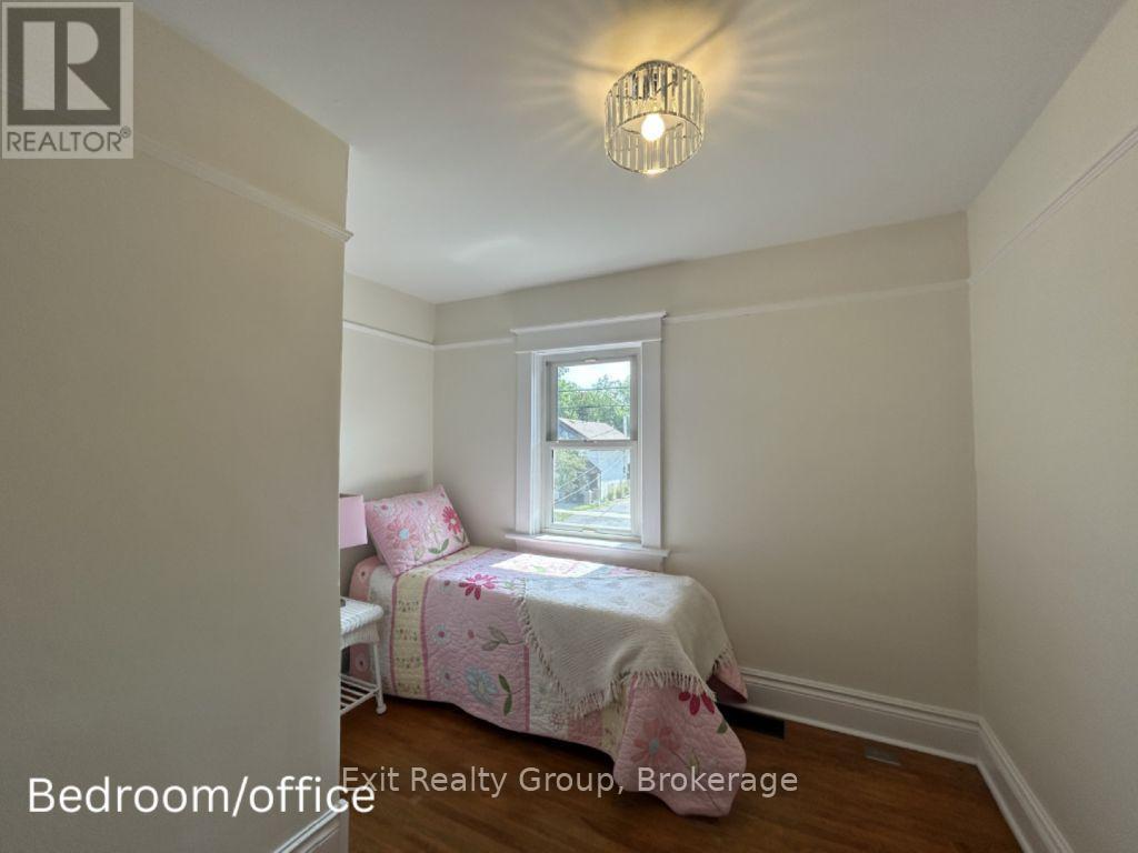 90 BYRON STREET - 23
