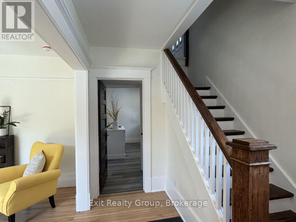 90 BYRON STREET - 3