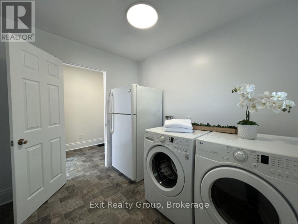 90 BYRON STREET - 31