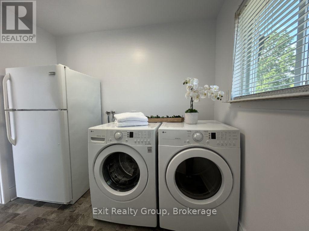 90 BYRON STREET - 32