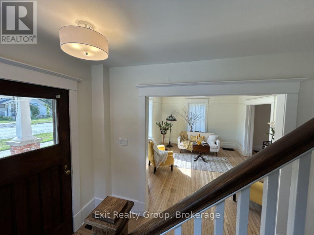 90 BYRON STREET - 4