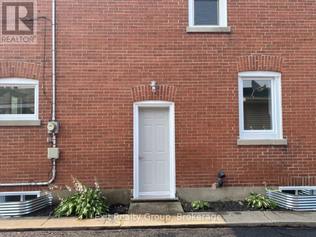 90 BYRON STREET - 43