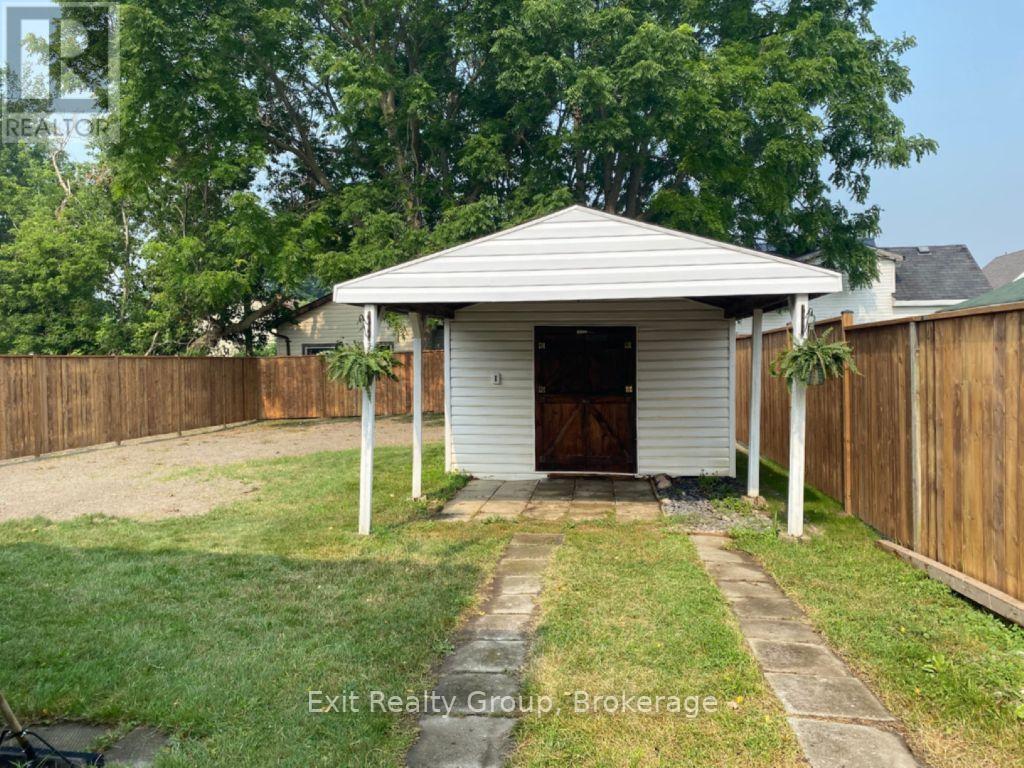 90 BYRON STREET - 46