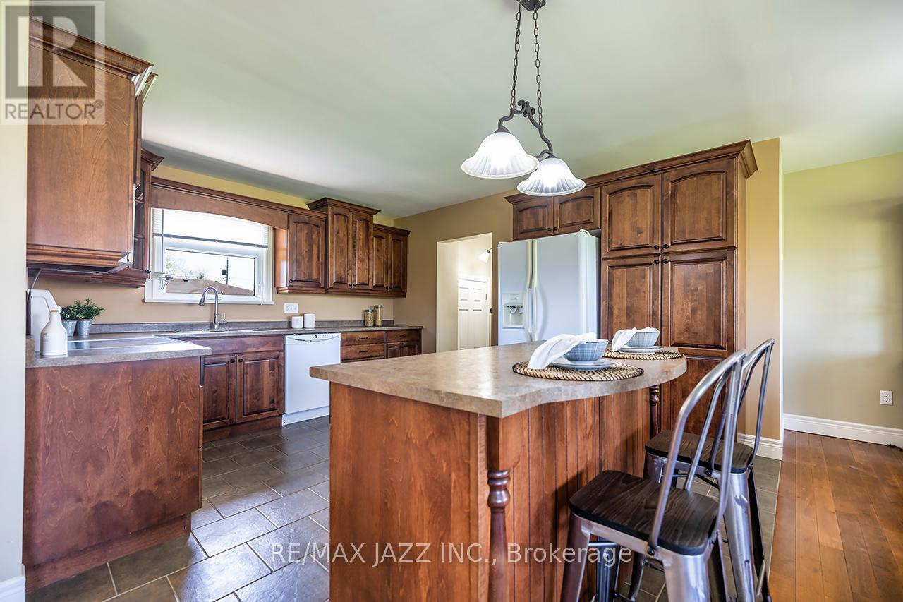 152 BELLEVILLE ROAD - 17