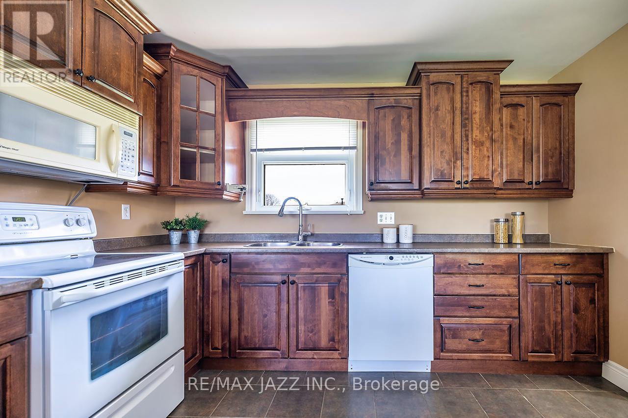 152 BELLEVILLE ROAD - 19