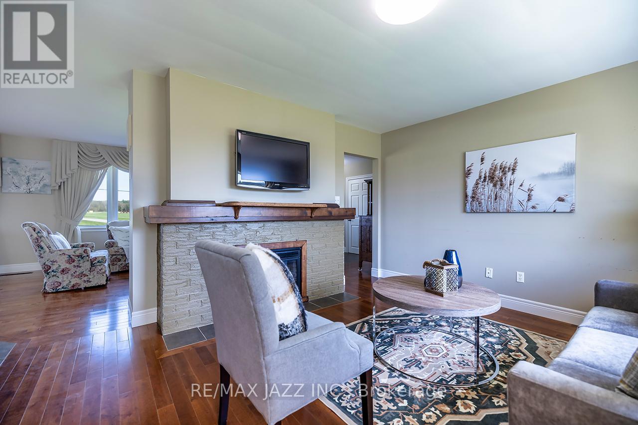 152 BELLEVILLE ROAD - 23