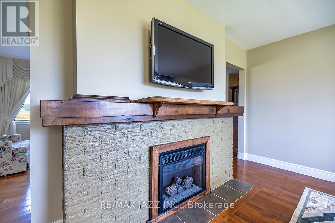 152 BELLEVILLE ROAD - 24
