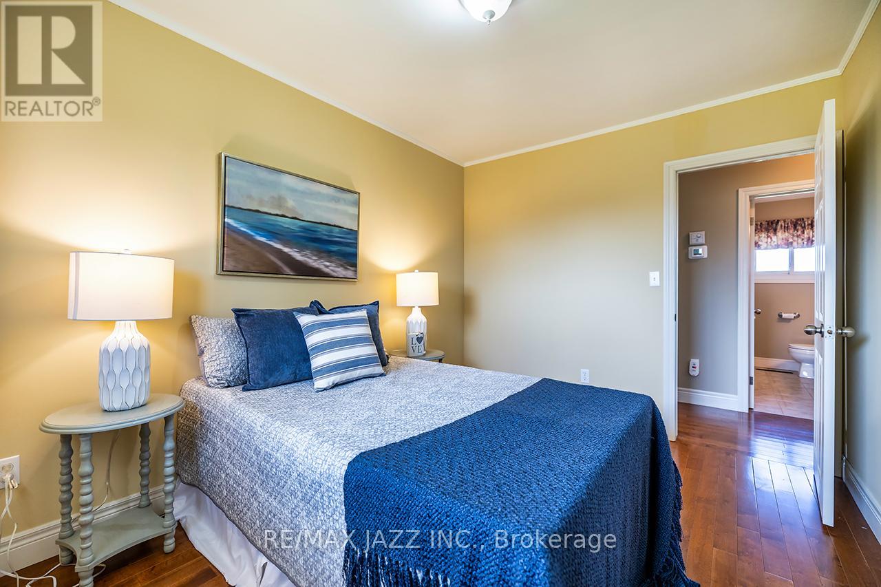 152 BELLEVILLE ROAD - 32
