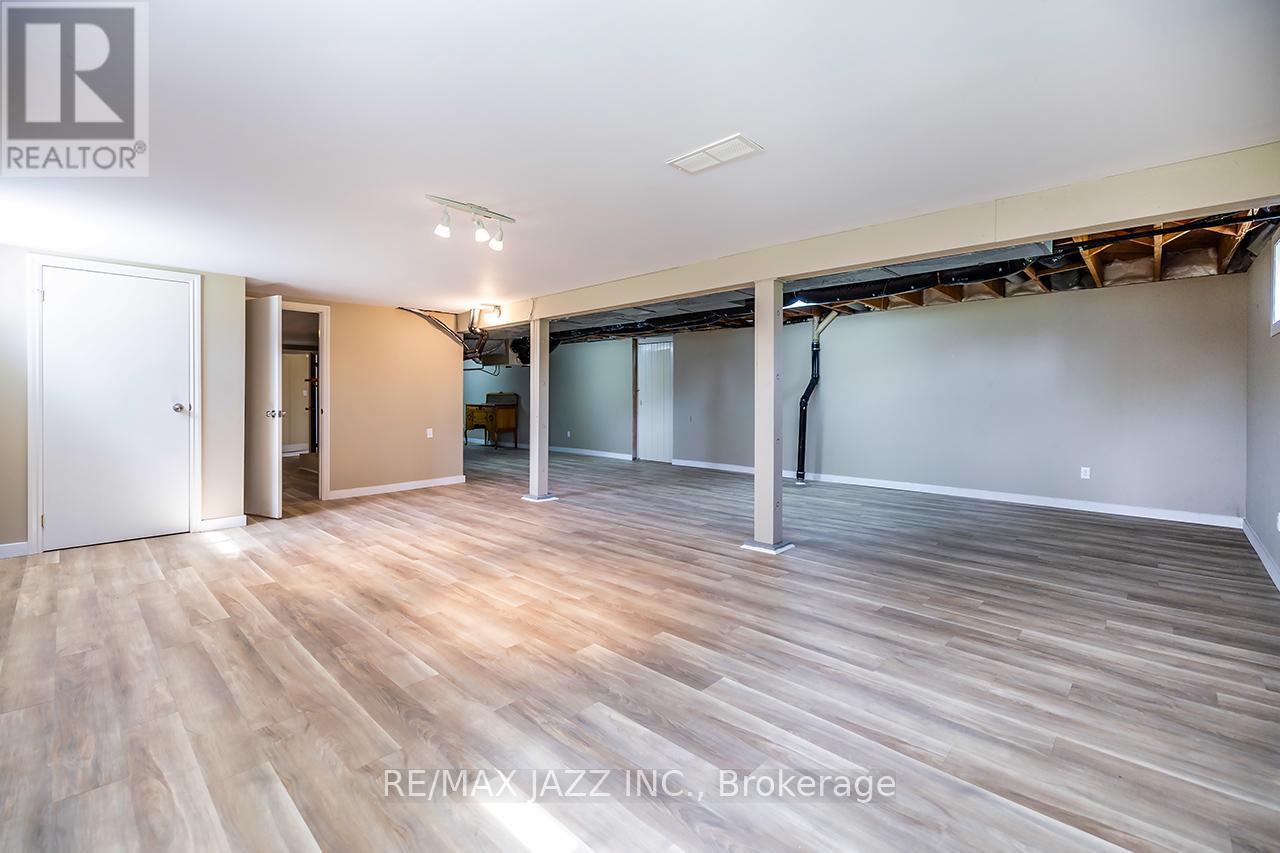 152 BELLEVILLE ROAD - 35