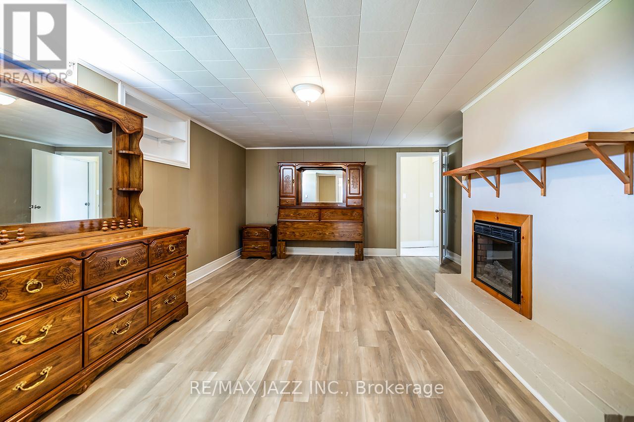 152 BELLEVILLE ROAD - 36