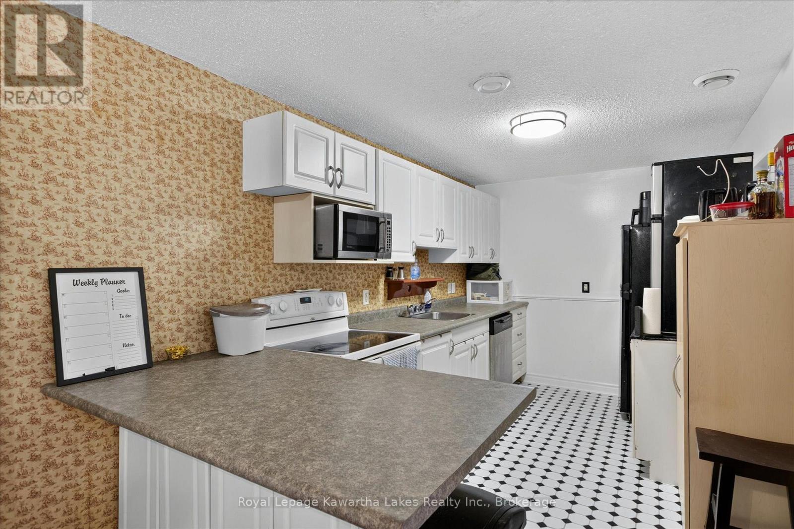116 ADELAIDE STREET S - Image 30