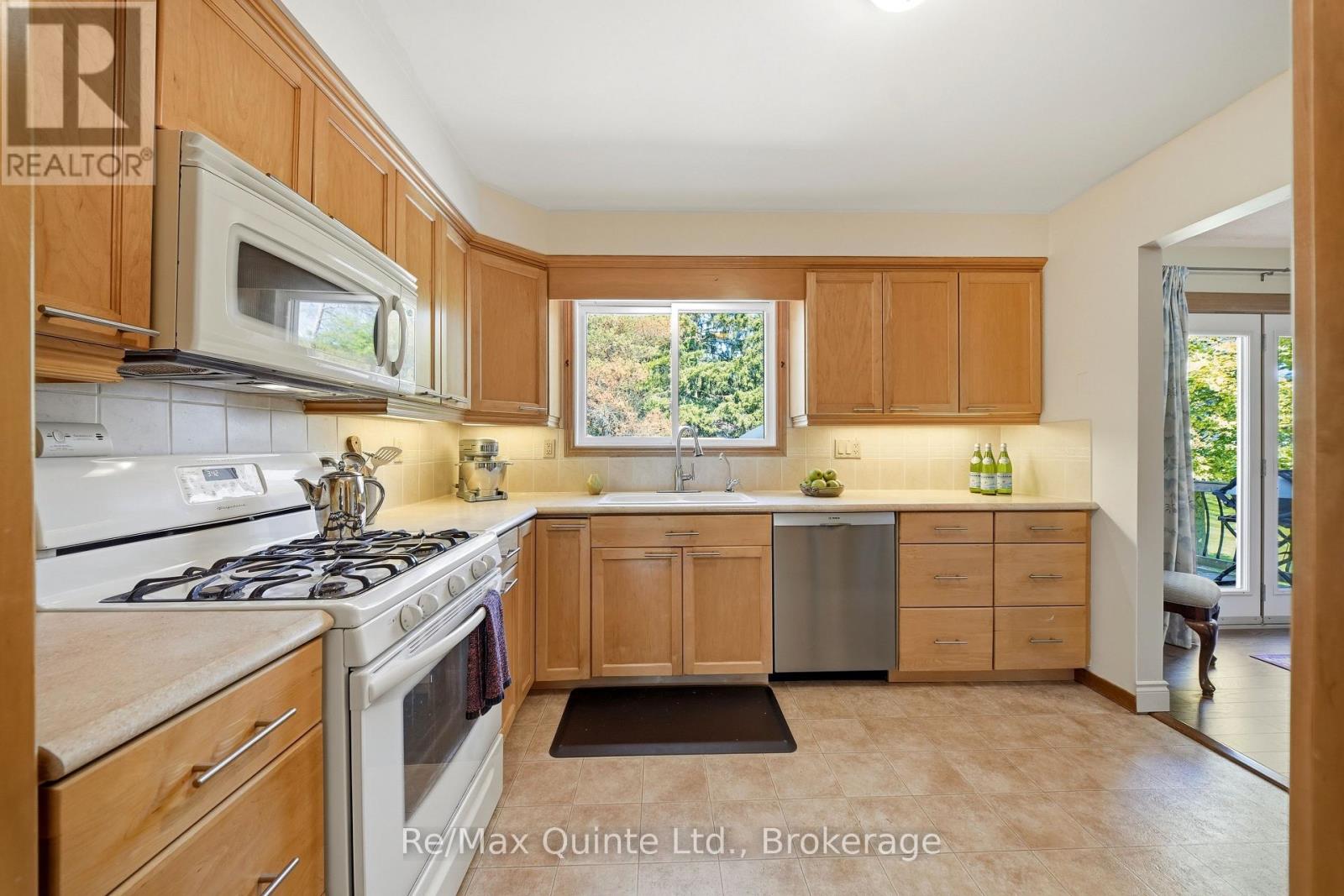 232 COLONIAL ROAD - 16