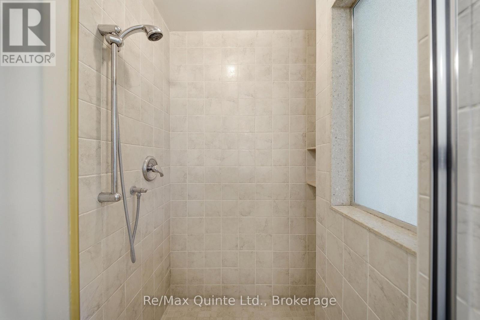 232 COLONIAL ROAD - 25