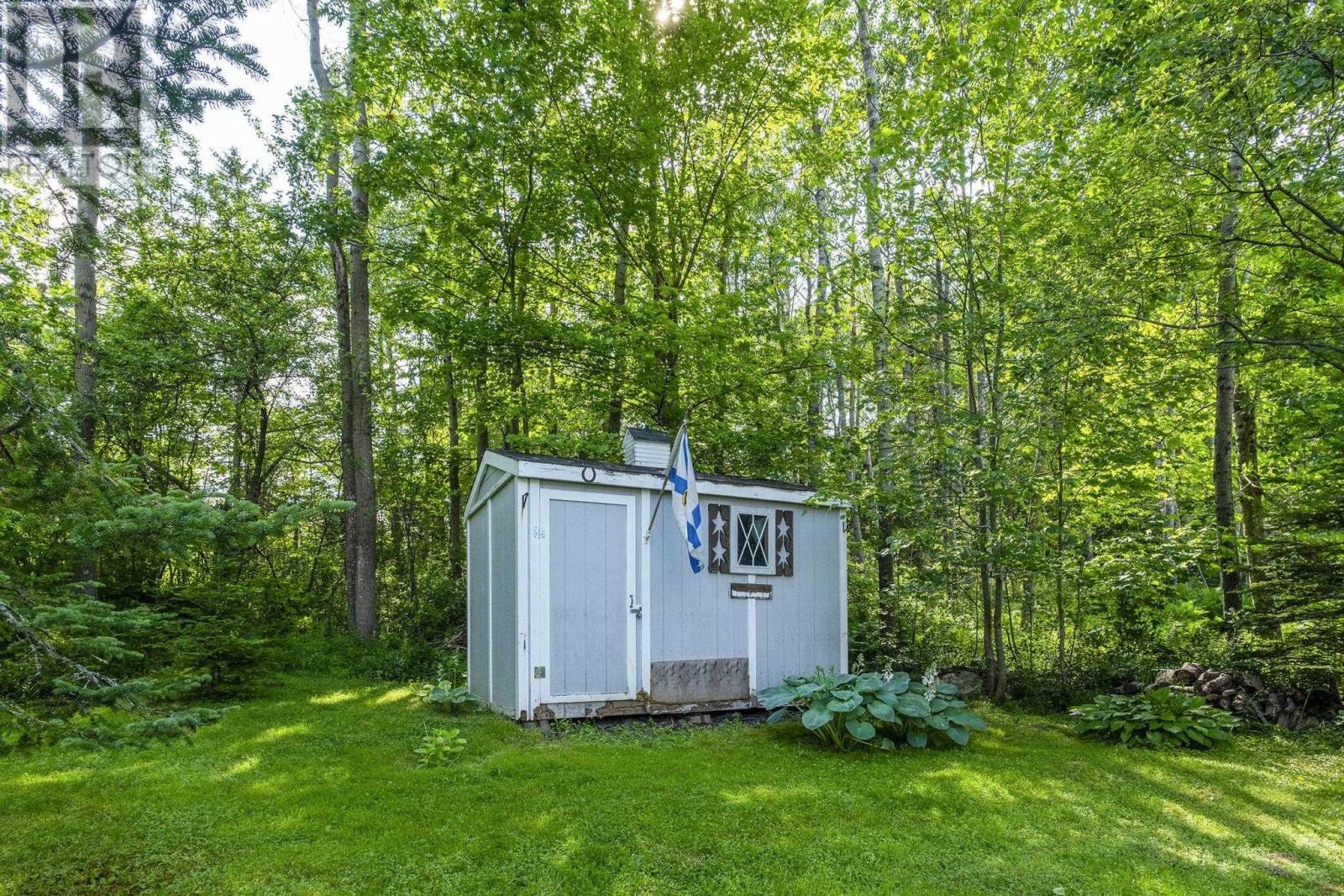 212 Hallmark Avenue - 35