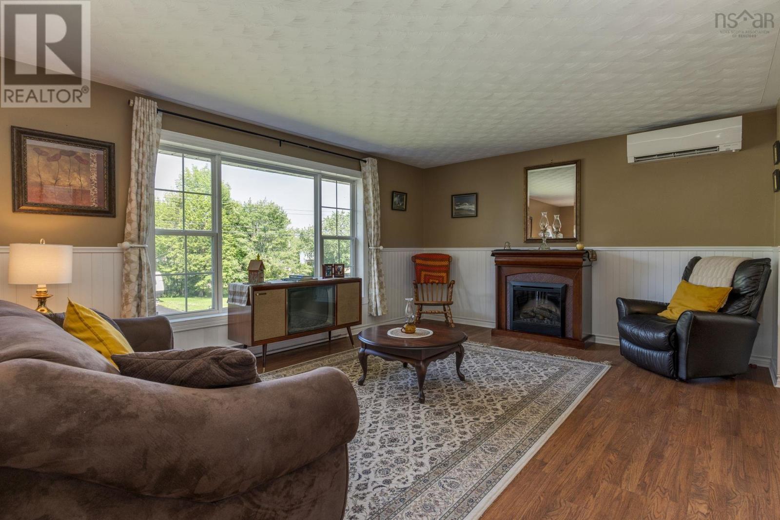 212 Hallmark Avenue - 4